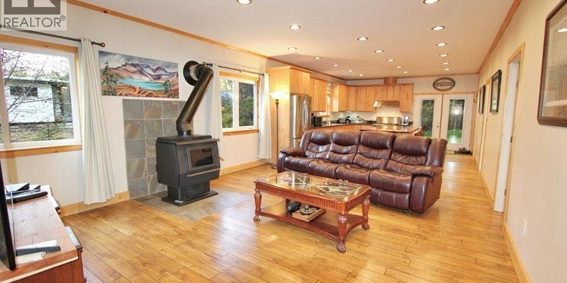 1262 WILLIAMS STREET Masset Photo 5 1262 WILLIAMS STREET Masset Photo 5